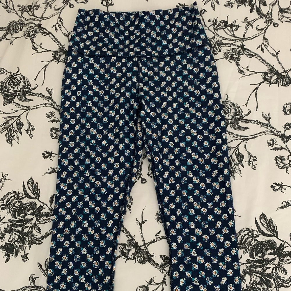 Fabletics size medium crop leggings high rise